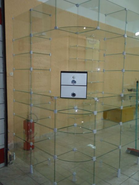 vitrine de vidro de canto